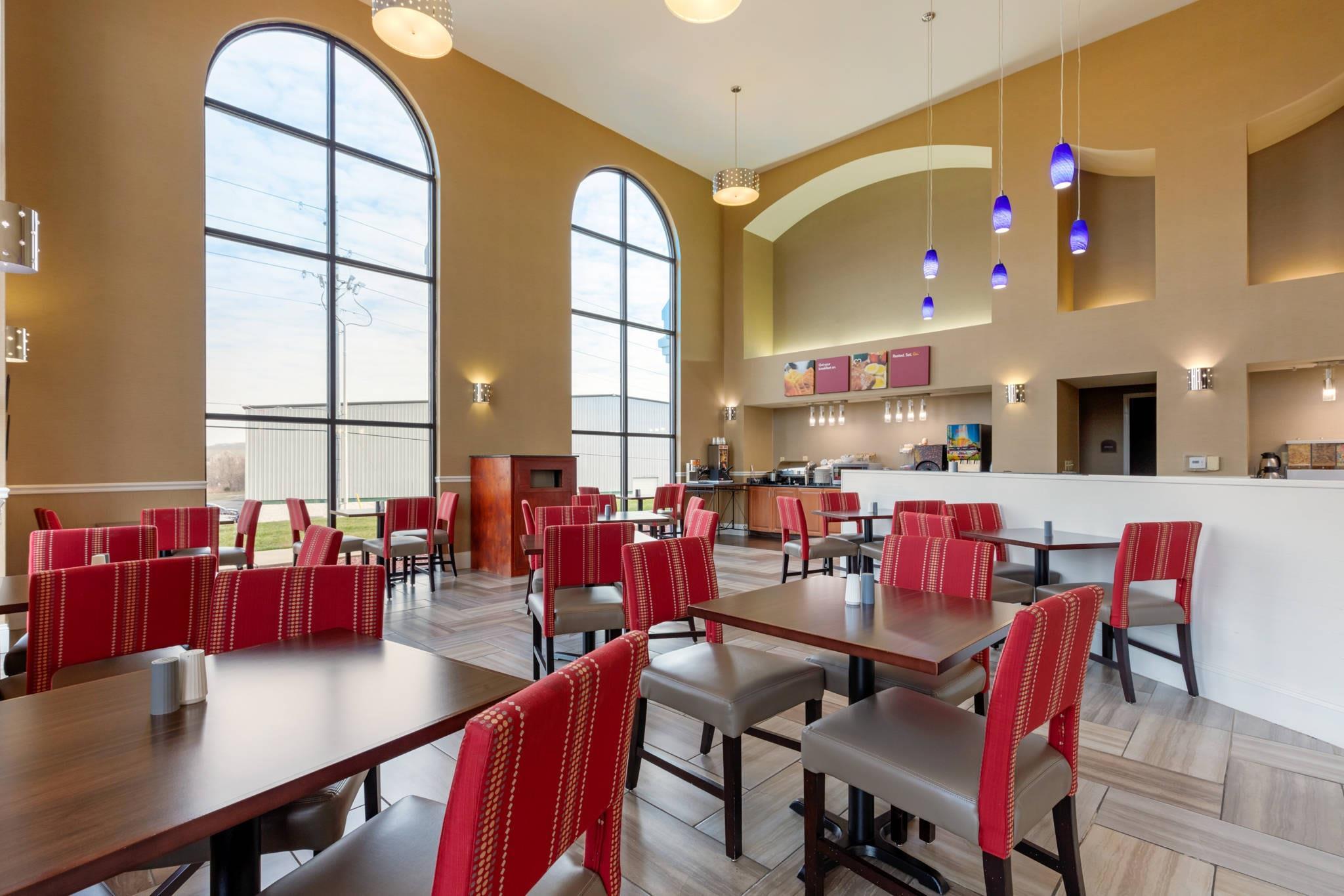 Breakfast area | Comfort Suites Smyrna