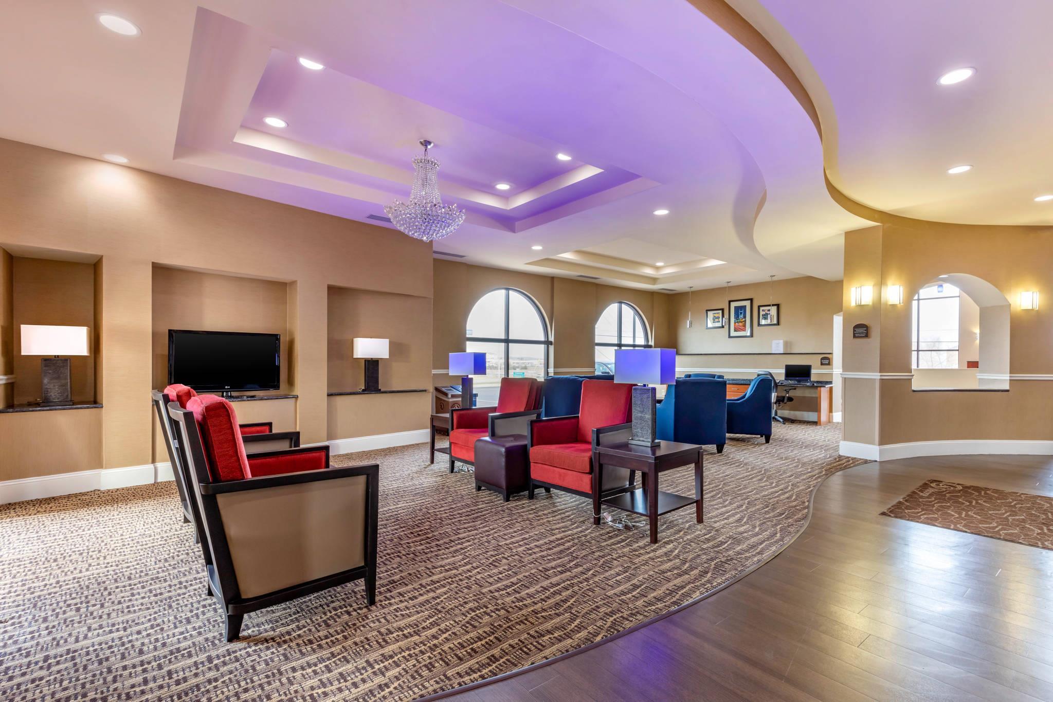 Hotel lobby | Comfort Suites Smyrna
