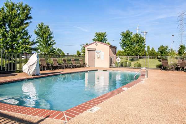 Pool - Comfort Inn Jackson - I-40, Exit 85