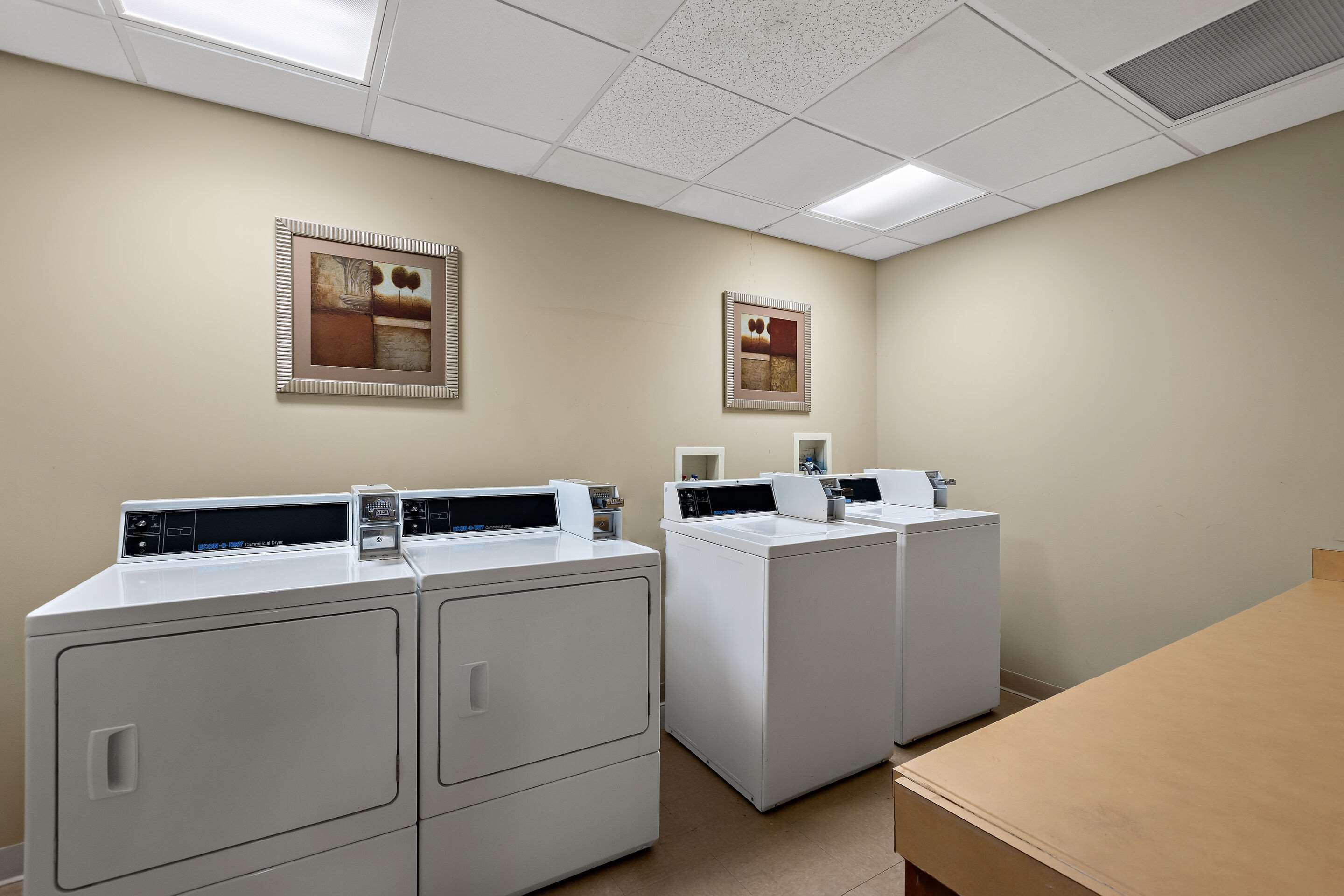 Guest laundry facilities | Comfort Inn Powell - Knoxville North