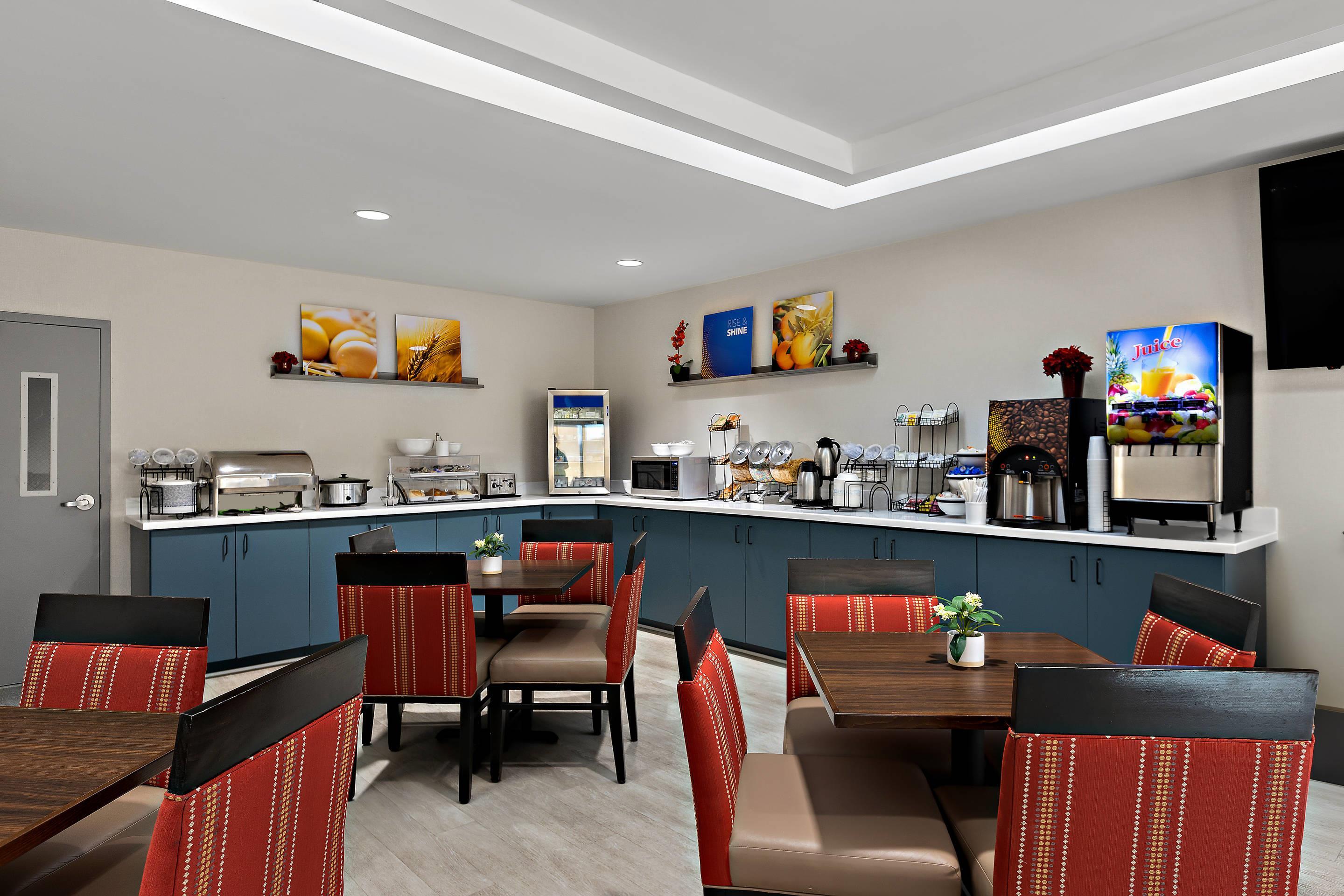 Breakfast area | Comfort Inn Powell - Knoxville North