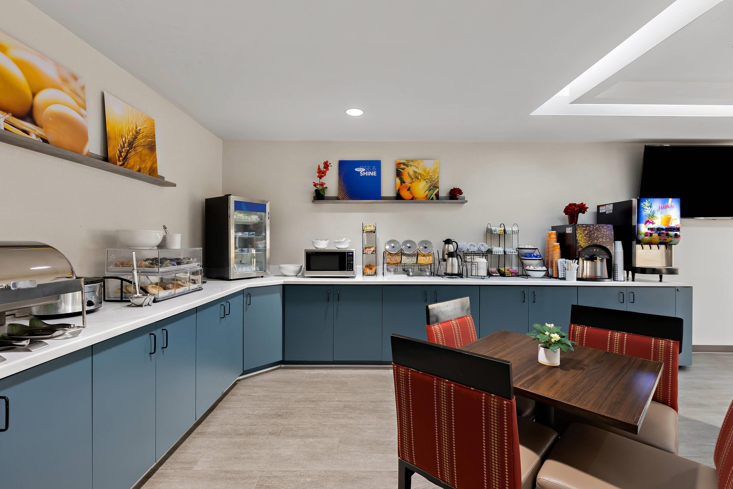 Breakfast counter | Comfort Inn Powell - Knoxville North