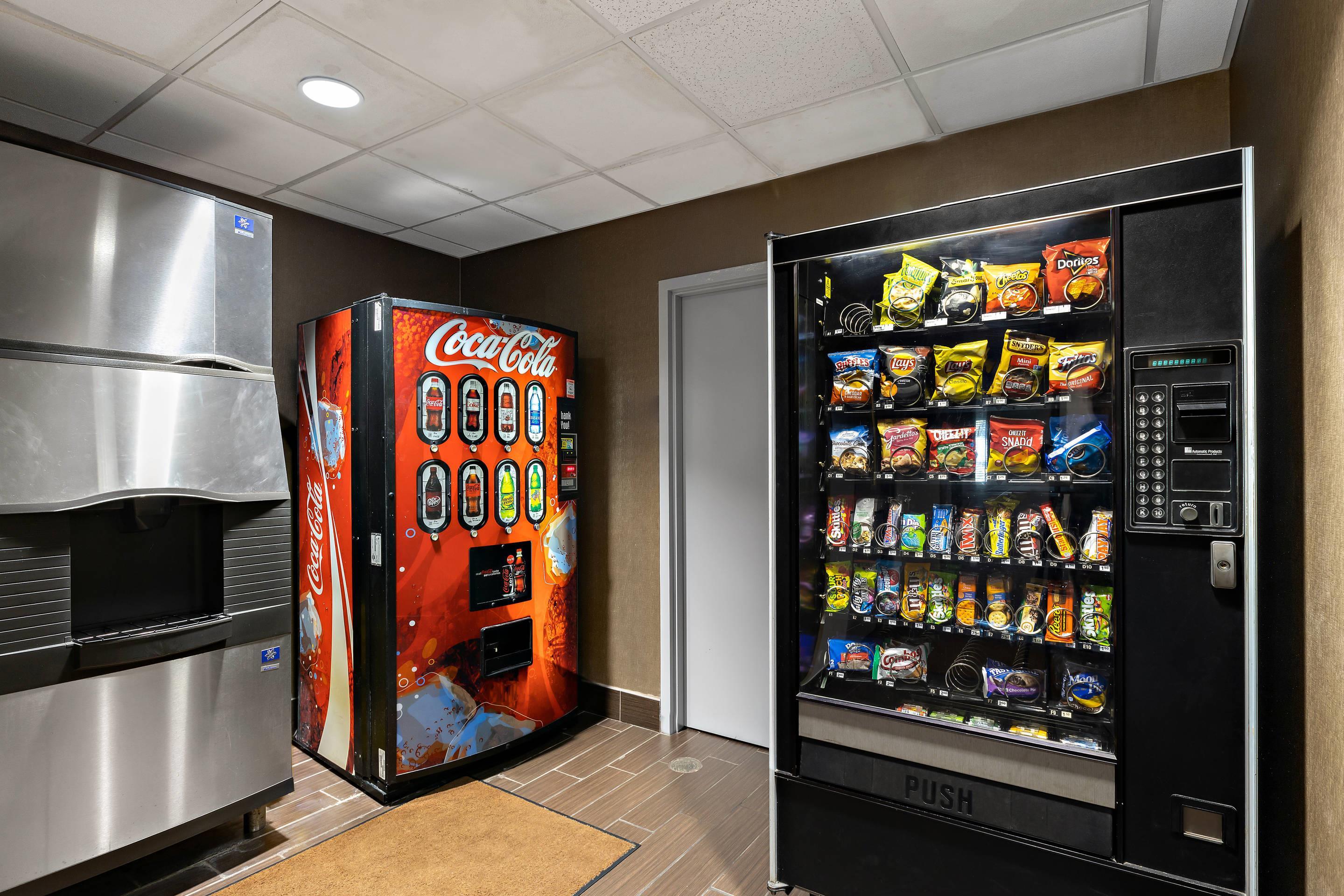 Hotel vending area | Comfort Inn Powell - Knoxville North