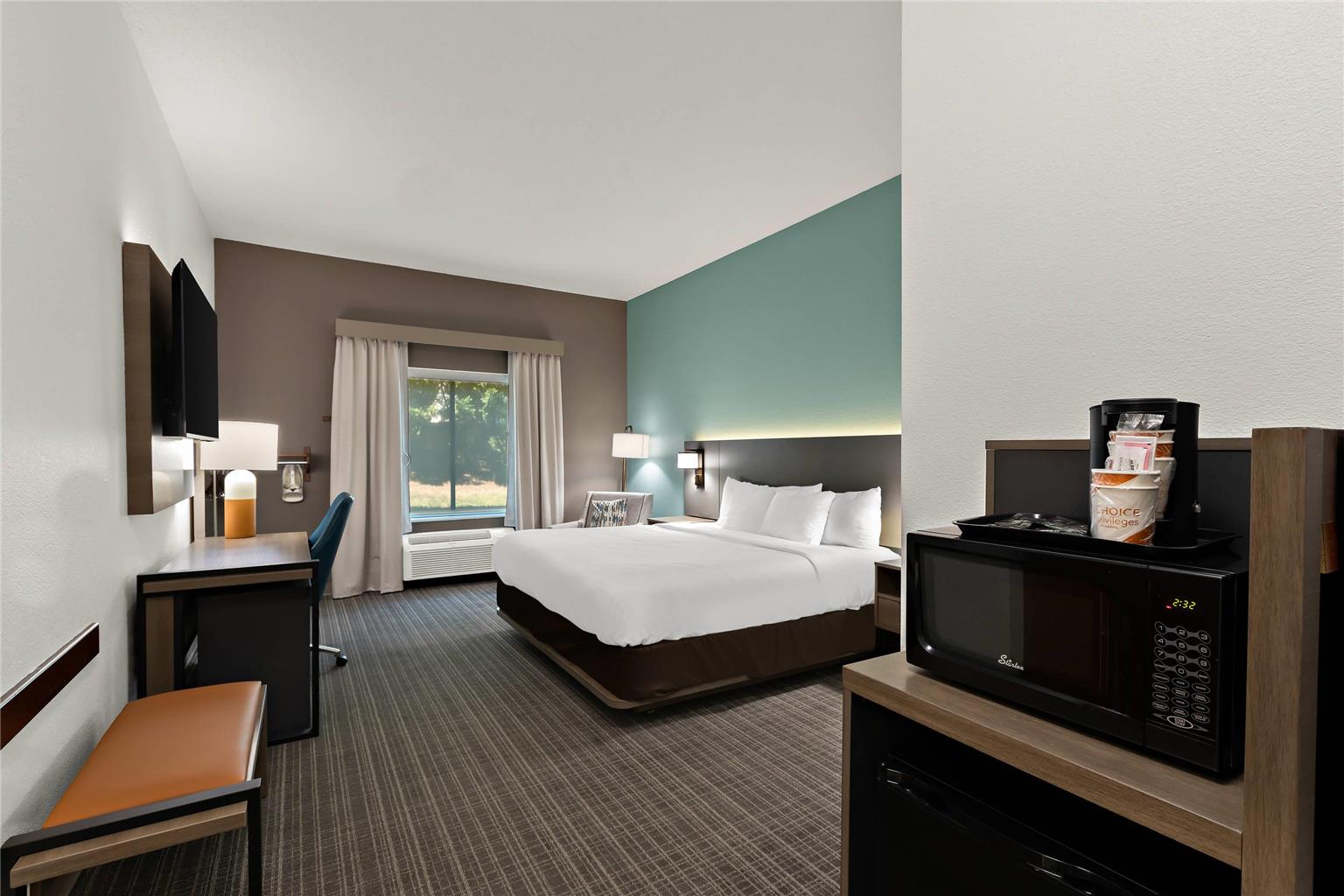 COMFORT INN POWELL - KNOXVILLE NORT-guestroom-Guest Room,On-Site.jpg