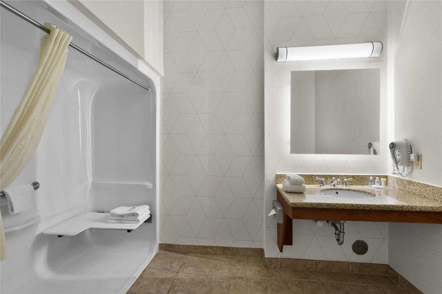 COMFORT INN POWELL - KNOXVILLE NORT-guestroom-Guest Room,Bathroom,On-Site.jpg