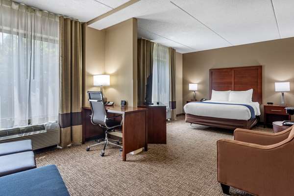Suite - Comfort Suites Manchester - I-24, Exit 114