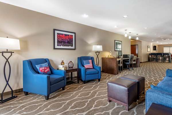  - Comfort Suites Manchester - I-24, Exit 114