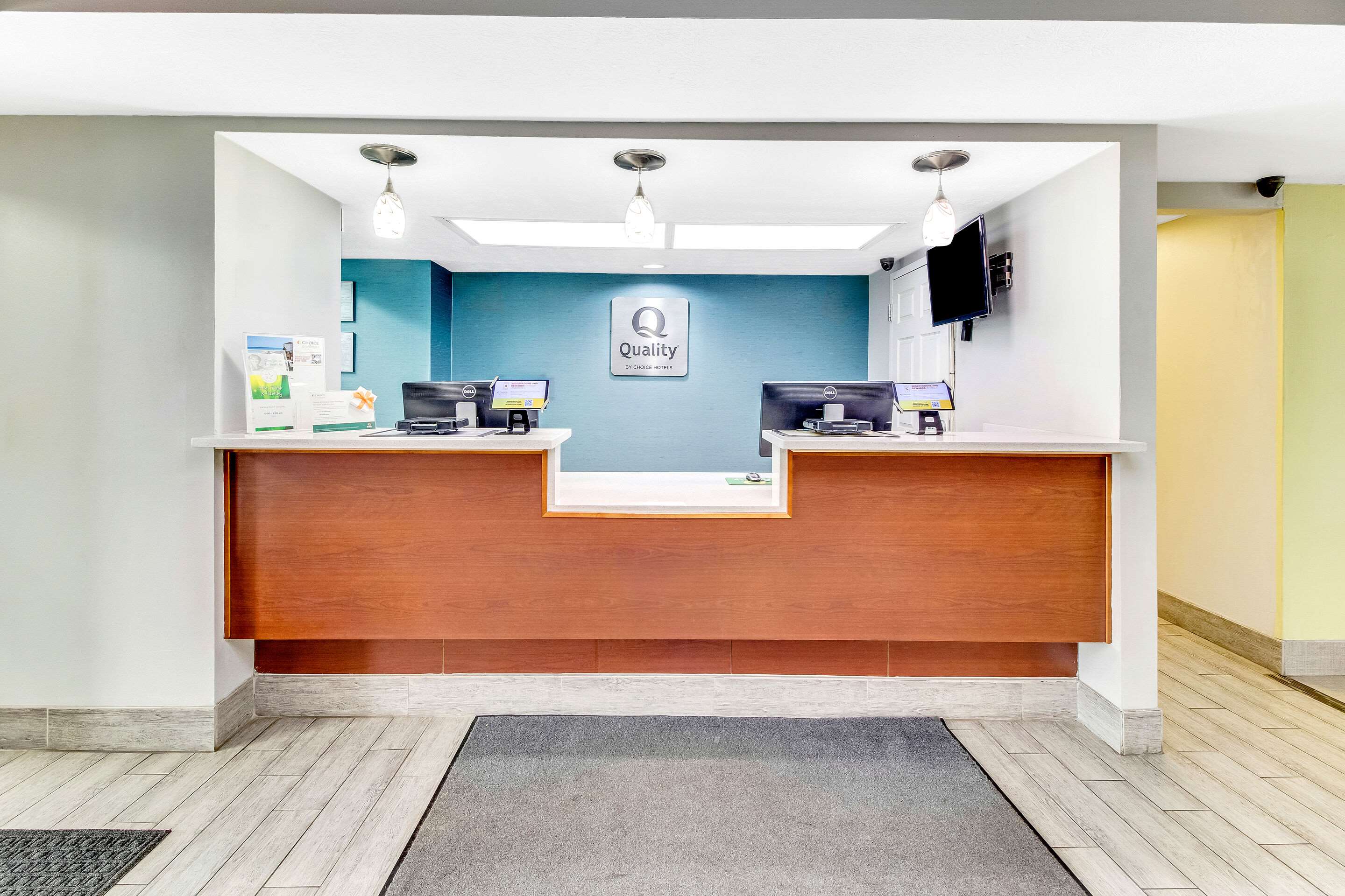 Front desk | Quality Inn