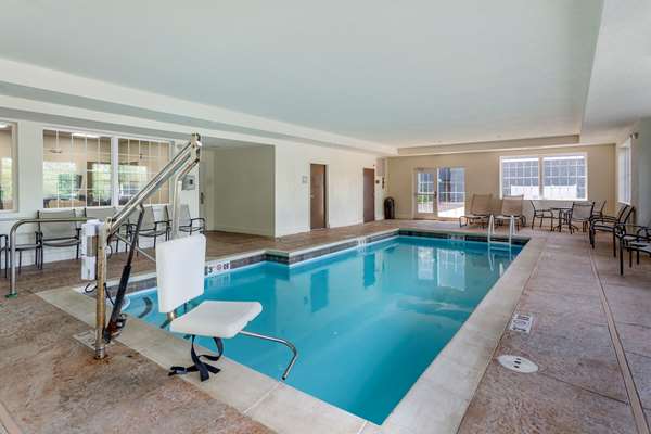 Pool - Comfort Suites Clarksville