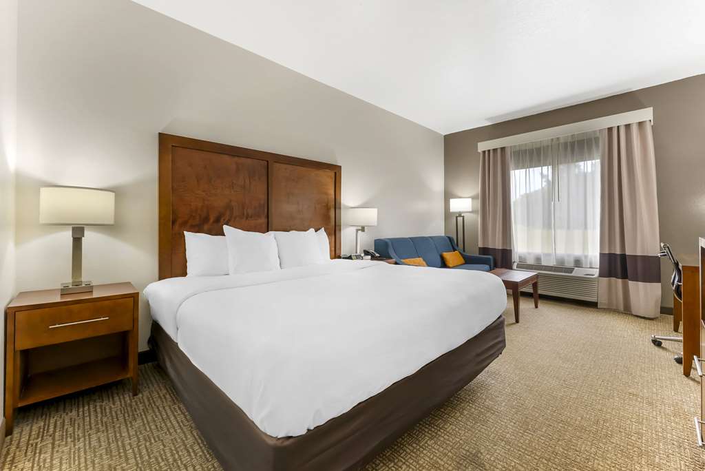 COMFORT INN BROWNSVILLE I-40-guestroom-Guest Room,Suite,On-Site.jpg