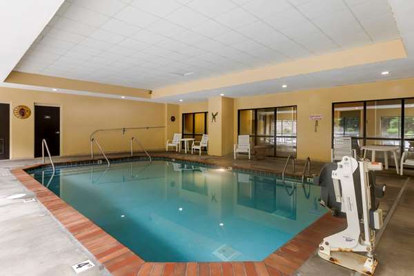Pool - Comfort Suites Kingsport - I-26, Exit 4