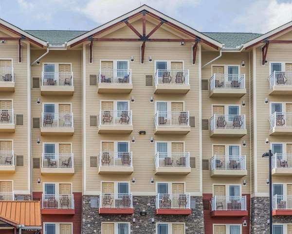 Exterior view - Clarion Hotel Pigeon Forge