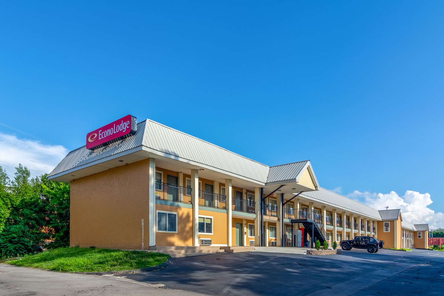 Econo Lodge East Ridge, TN See Discounts