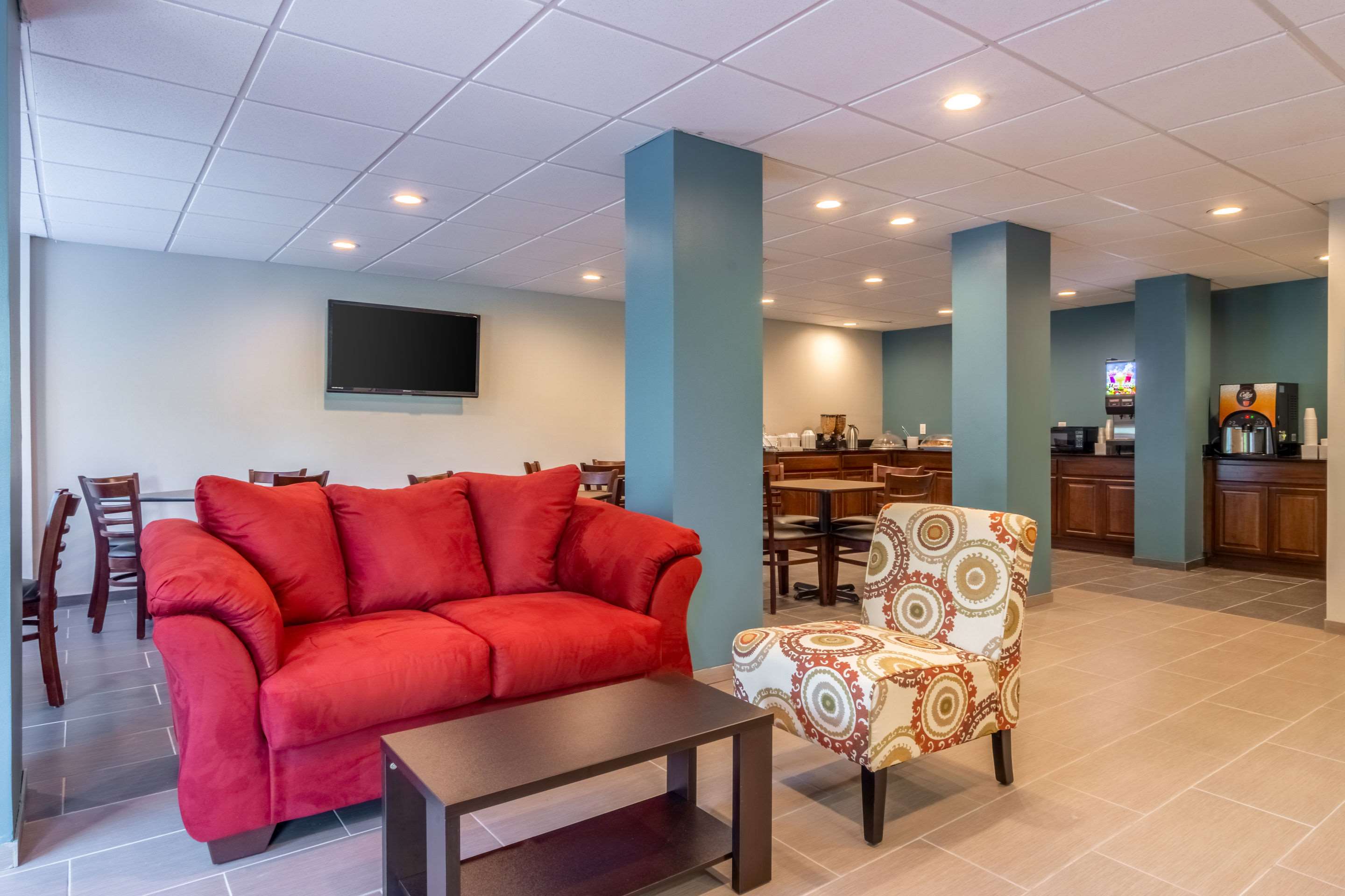 Hotel lobby | Econo Lodge East Ridge