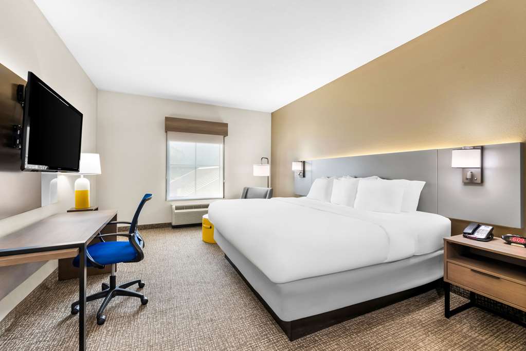COMFORT INN HARRIMAN-guestroom-Guest Room,On-Site.jpg