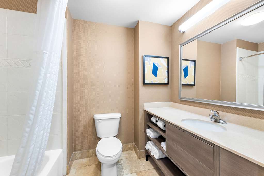 COMFORT INN HARRIMAN-guestroom-Guest Room,Bathroom,On-Site.jpg