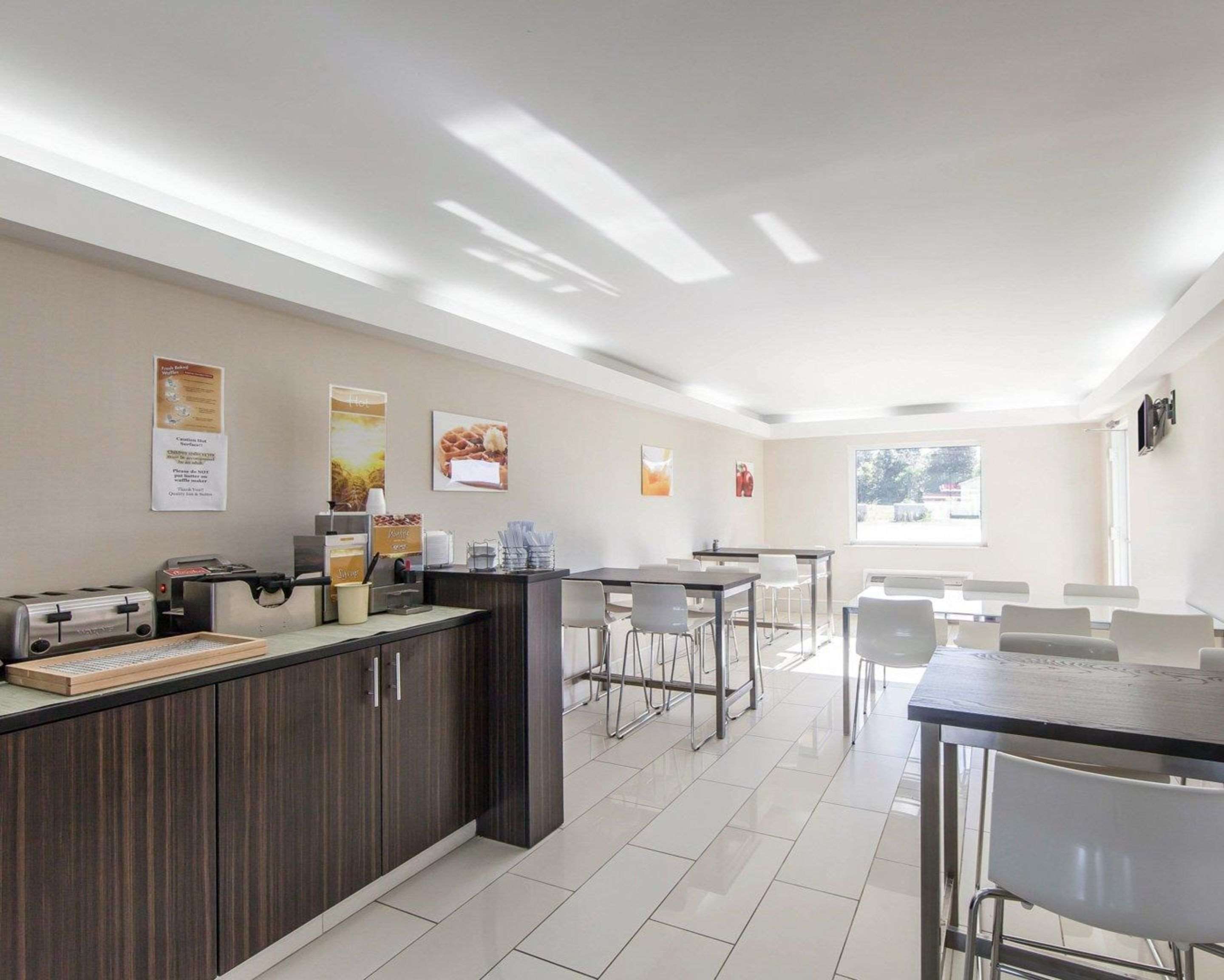 Breakfast room