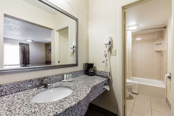 Suite - Quality Inn Tullahoma