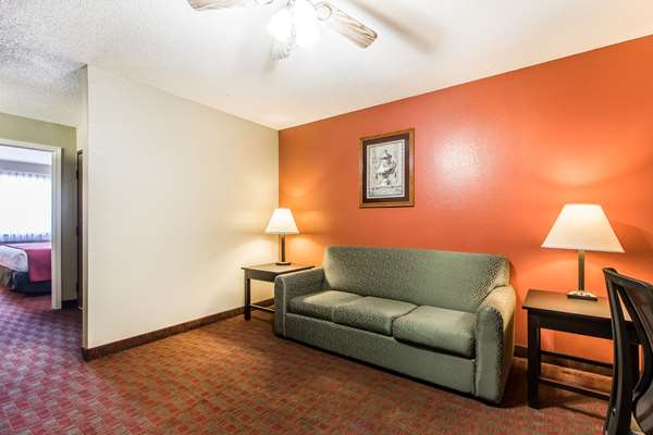 Suite - Quality Inn & Suites La Vergne - I-24, Exit 64