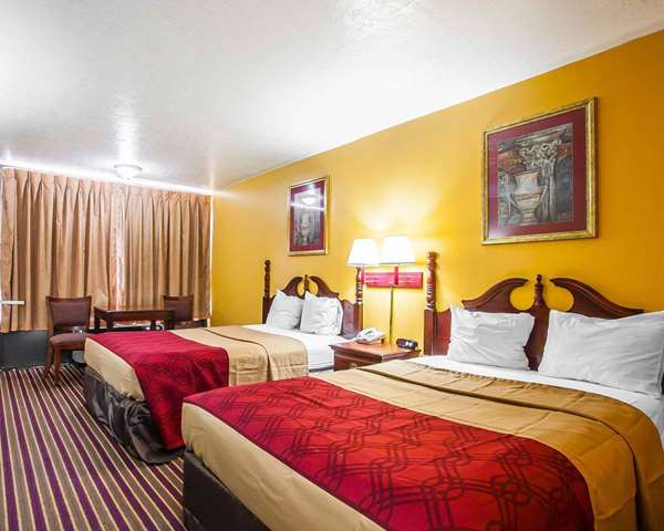  - Econo Lodge Dyersburg - I-155, Exit 13