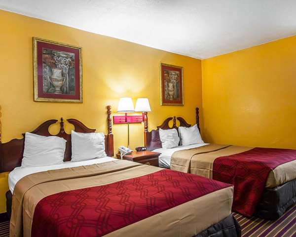  - Econo Lodge Dyersburg - I-155, Exit 13