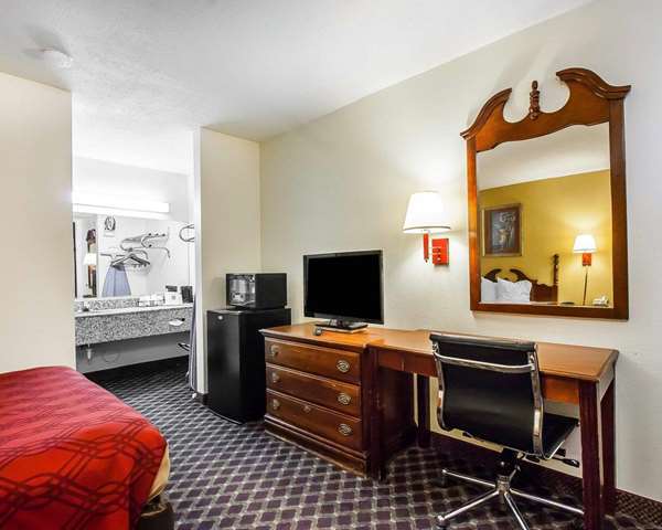  - Econo Lodge Dyersburg - I-155, Exit 13