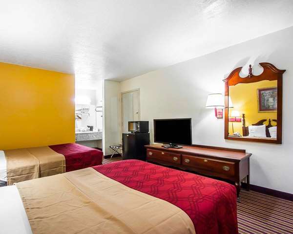  - Econo Lodge Dyersburg - I-155, Exit 13