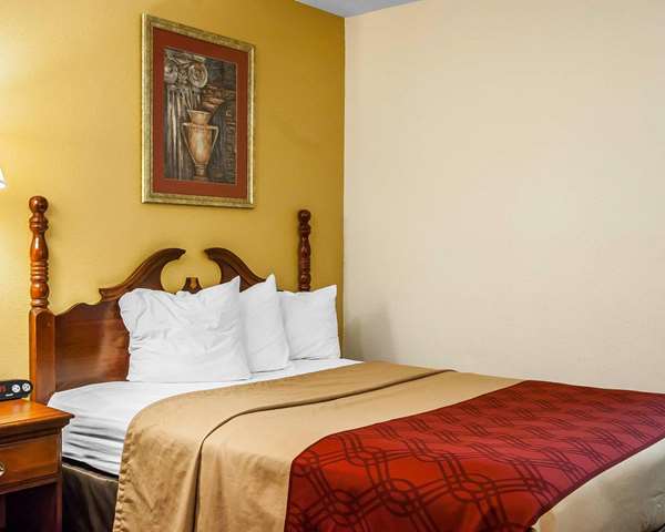  - Econo Lodge Dyersburg - I-155, Exit 13