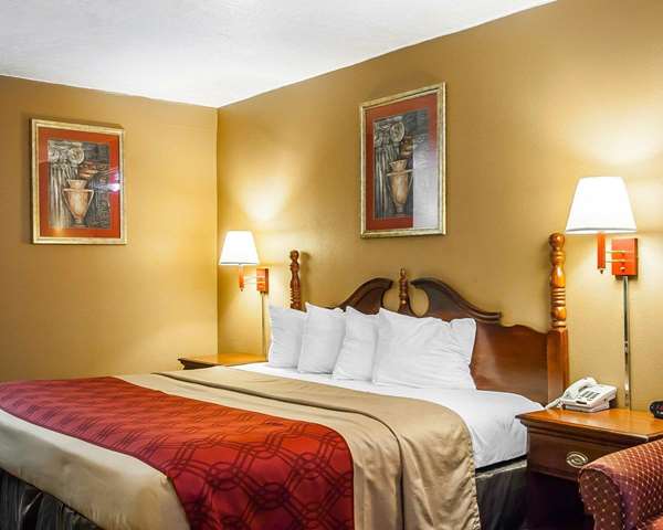  - Econo Lodge Dyersburg - I-155, Exit 13