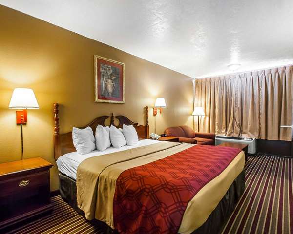  - Econo Lodge Dyersburg - I-155, Exit 13