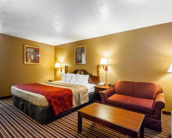  - Econo Lodge Dyersburg - I-155, Exit 13