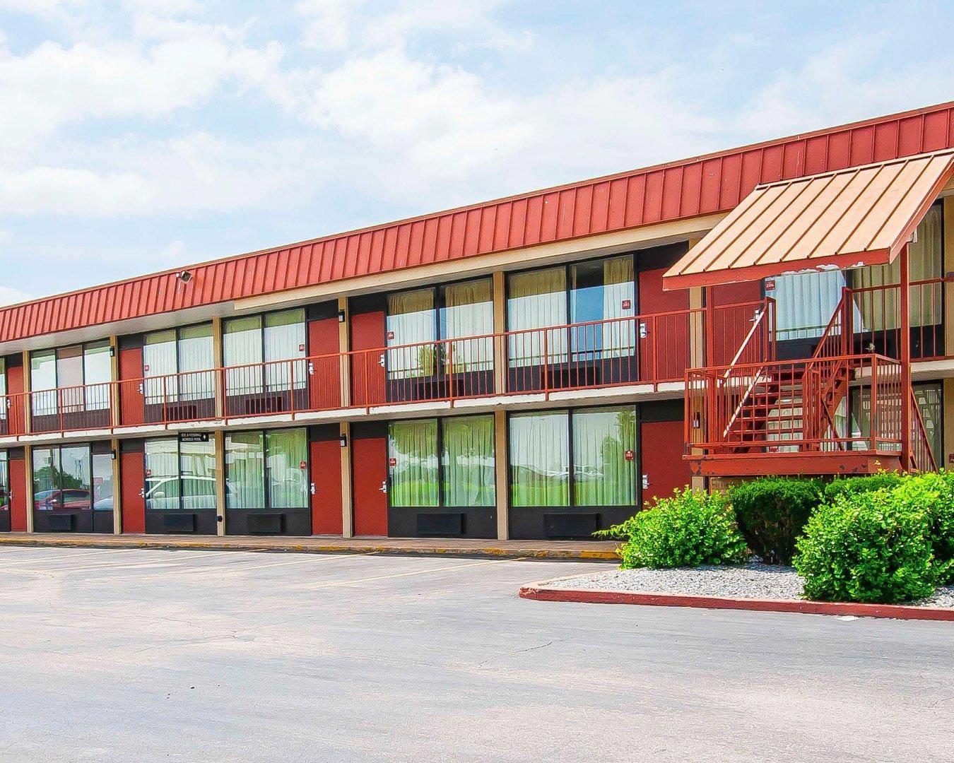 Hotel exterior | Econo Lodge Dyersburg