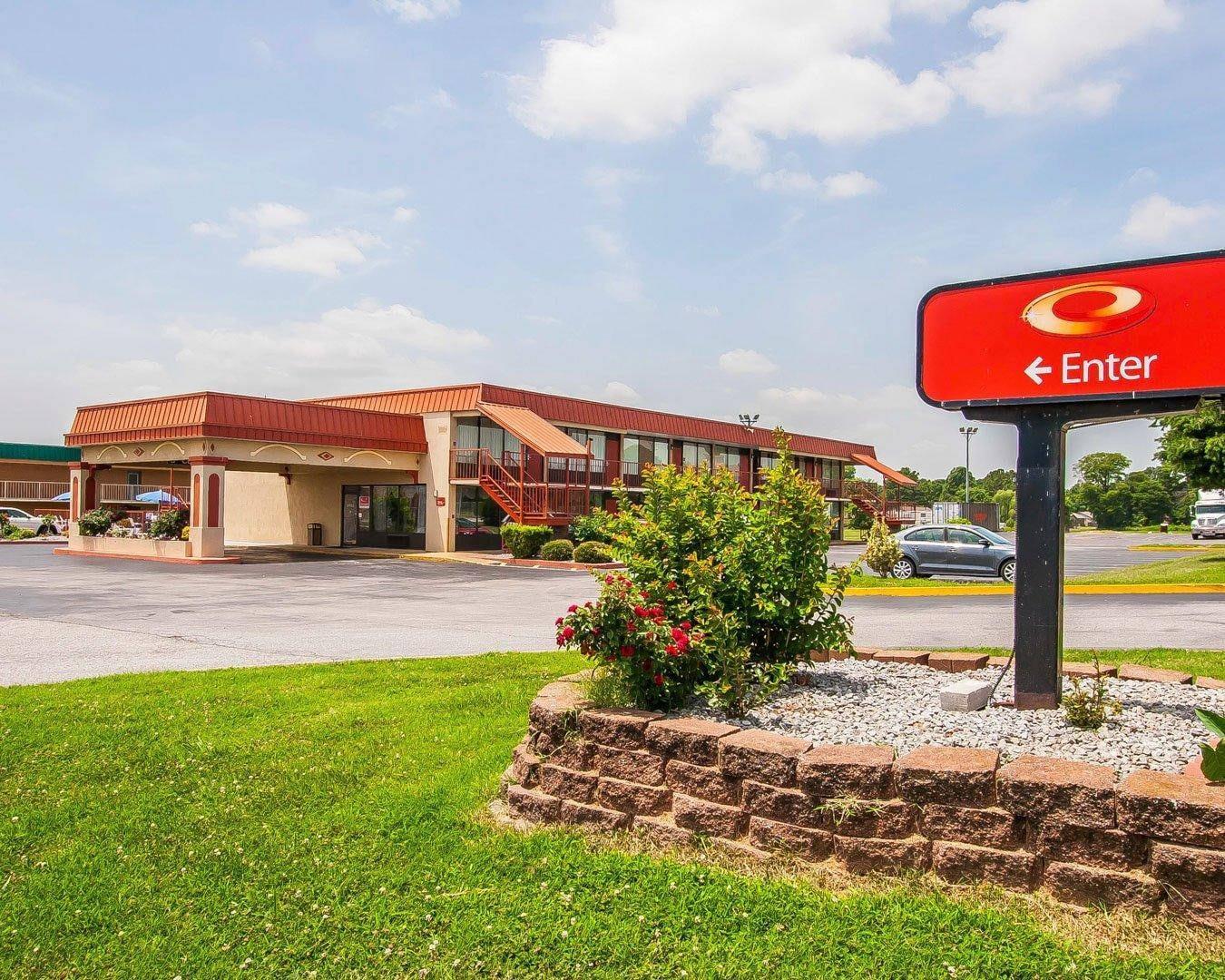 Hotel exterior | Econo Lodge Dyersburg