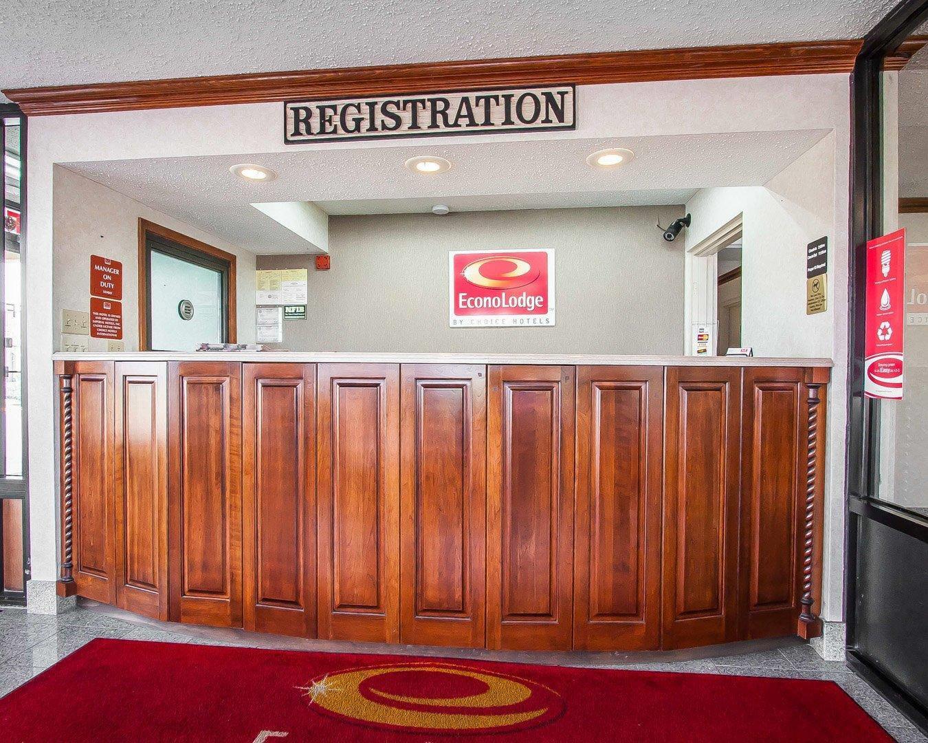 Front desk | Econo Lodge Dyersburg