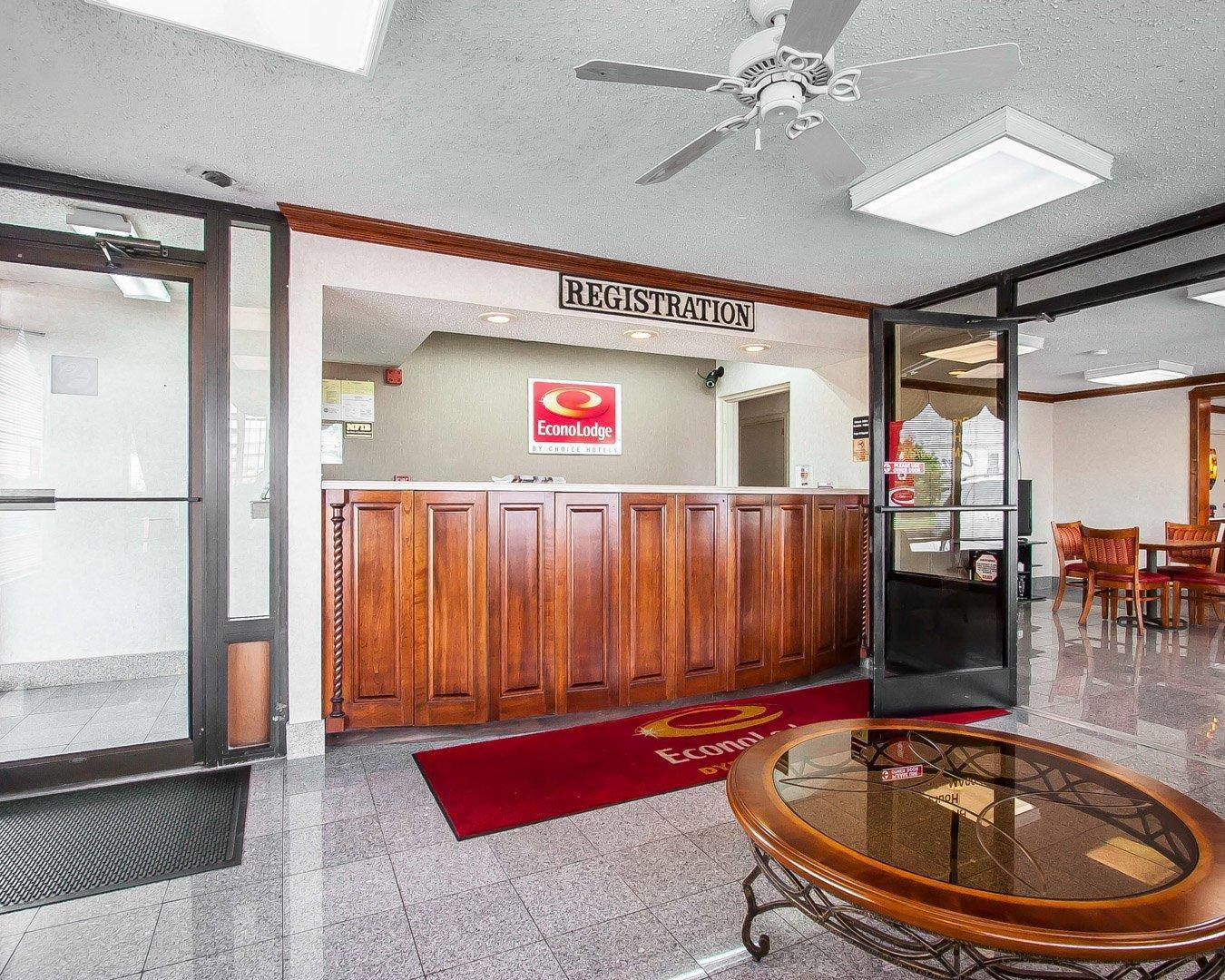 Front desk | Econo Lodge Dyersburg