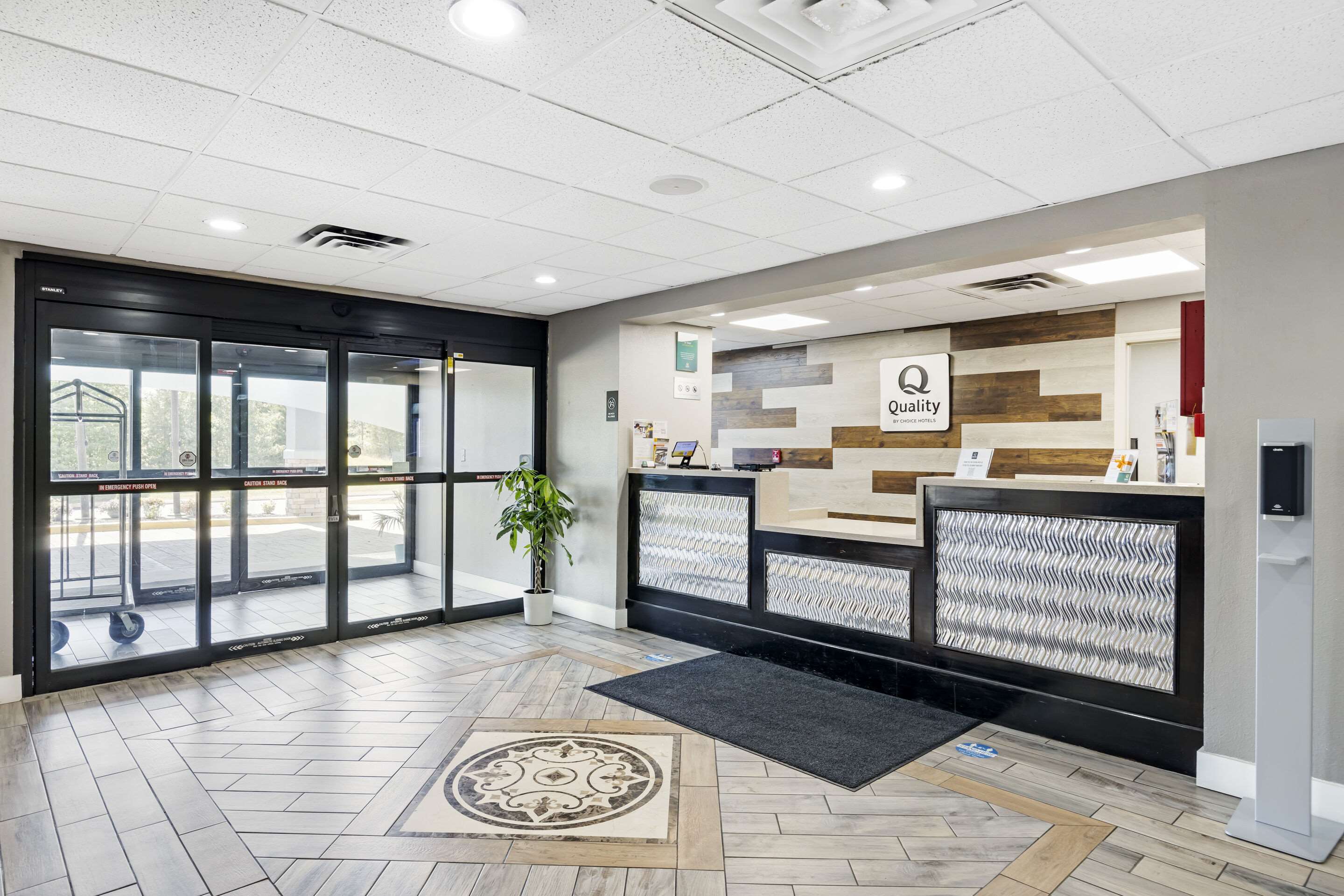 Front desk | Quality Inn