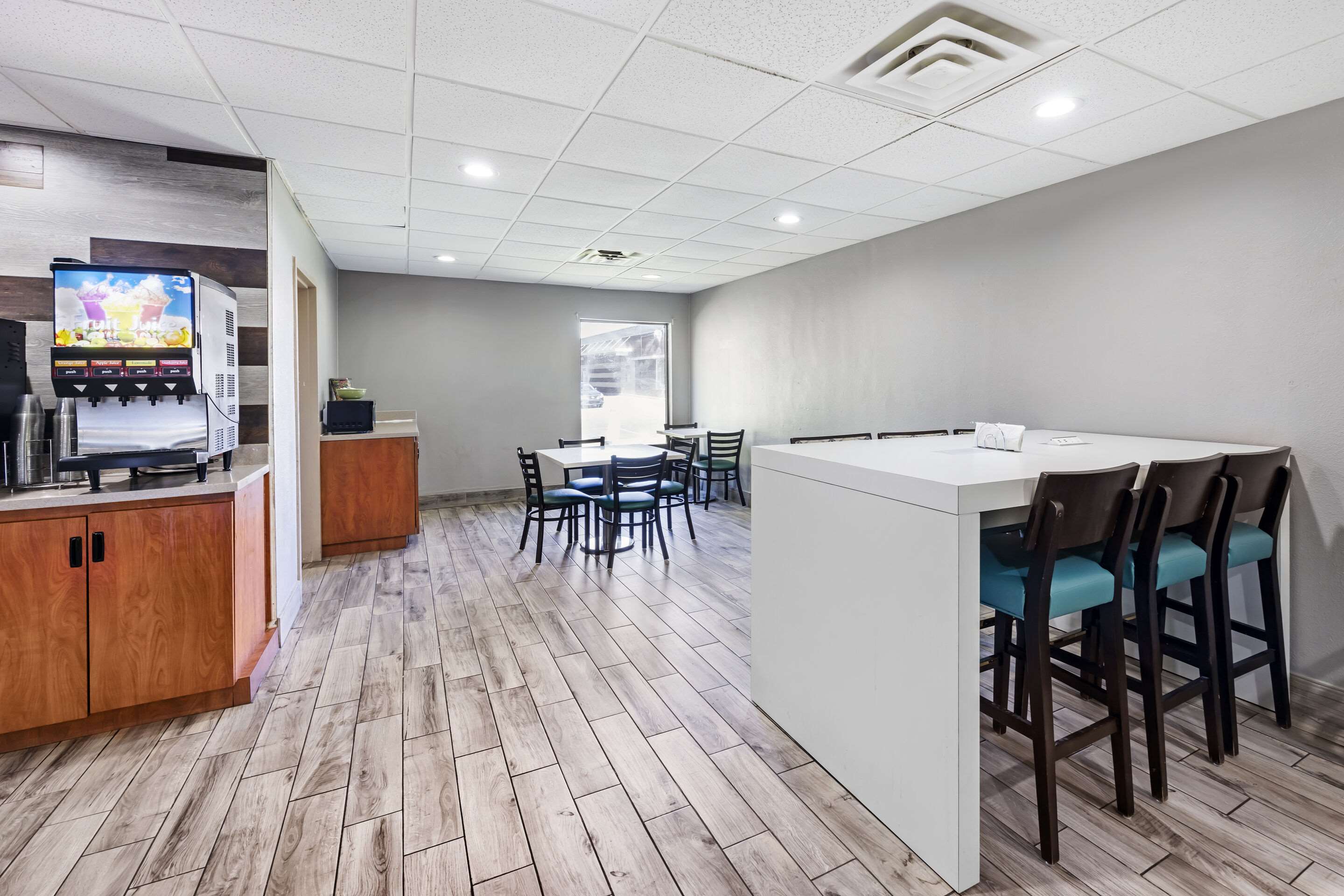 Breakfast area | Quality Inn
