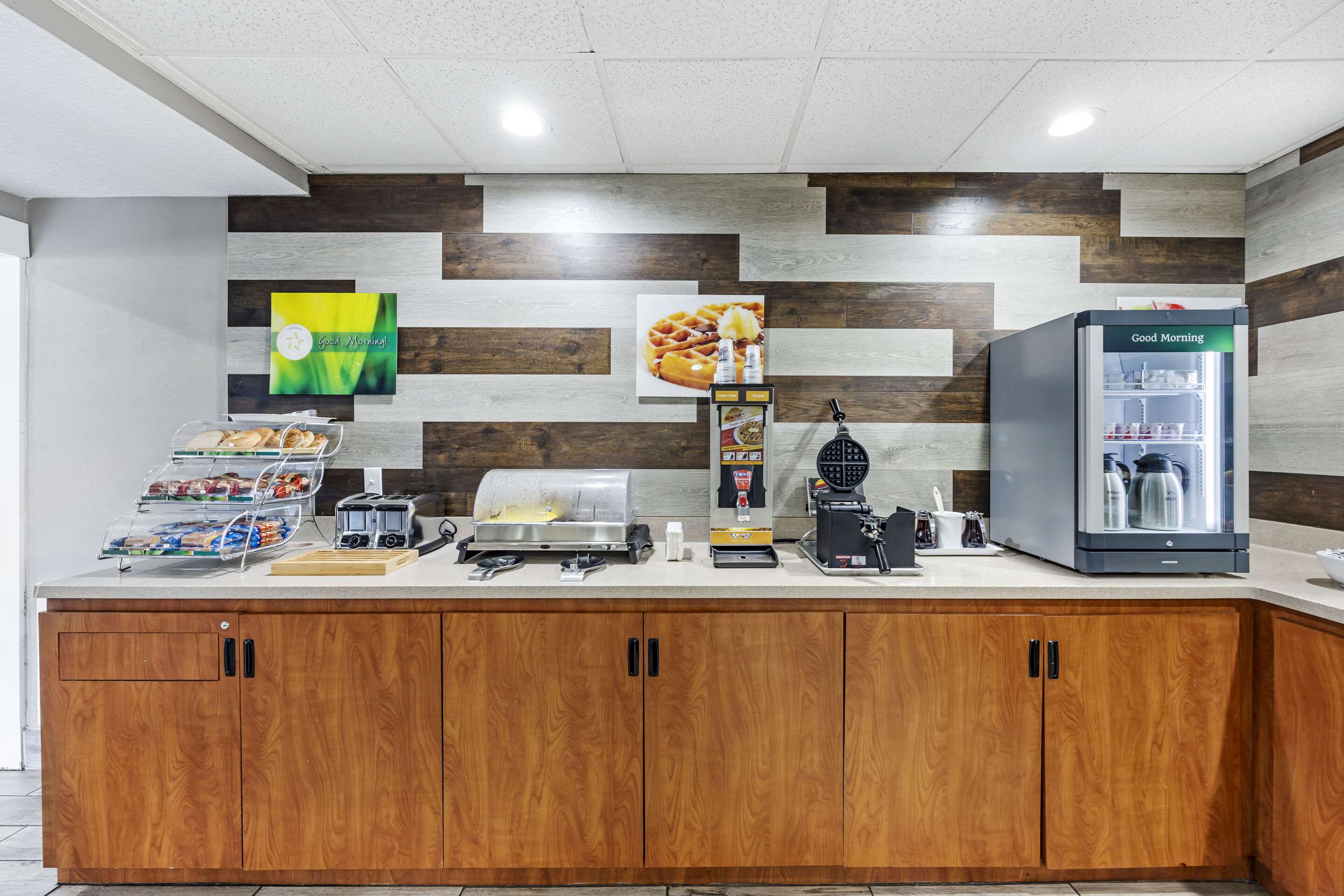 Breakfast area | Quality Inn