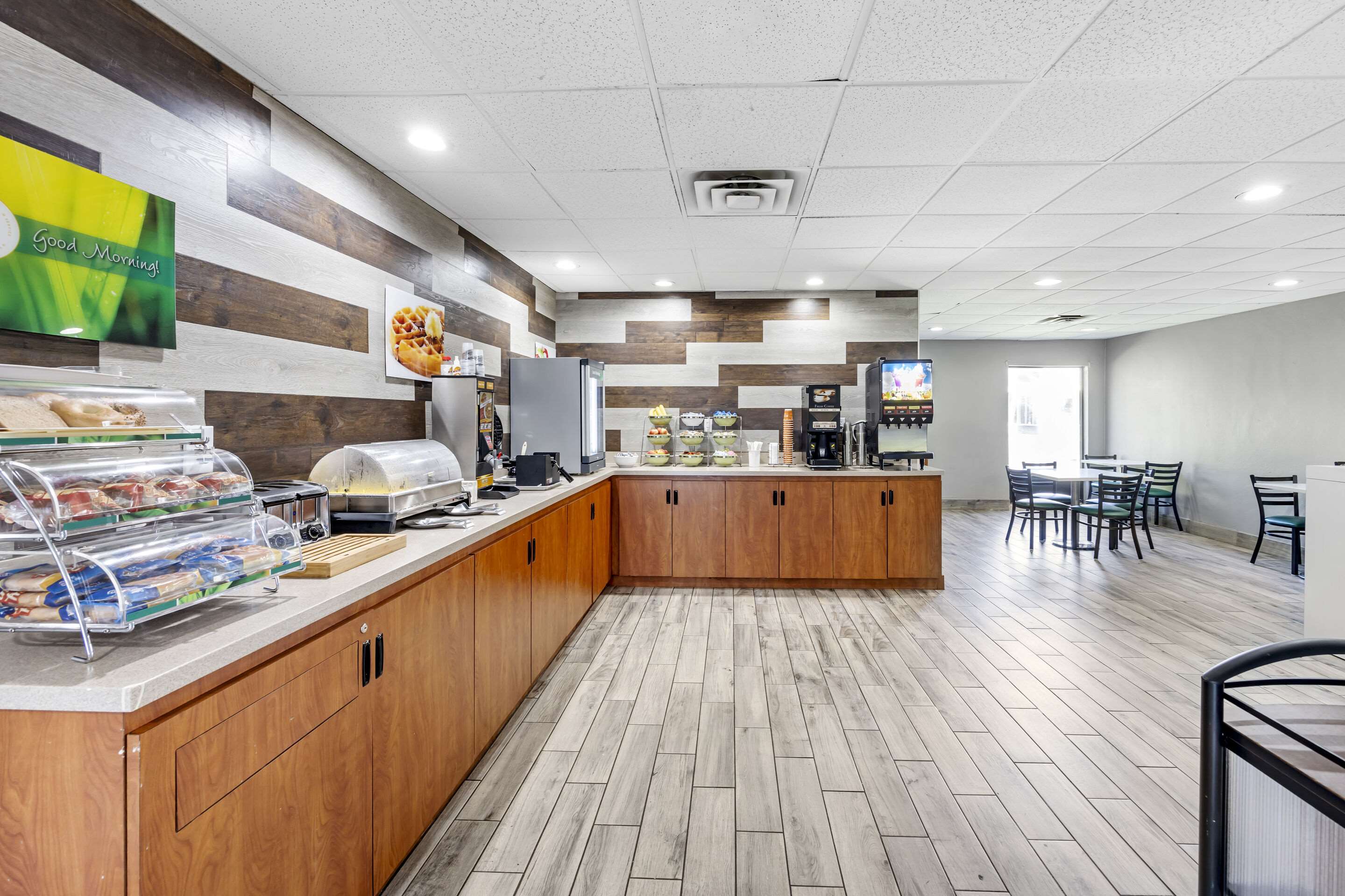 Breakfast area | Quality Inn