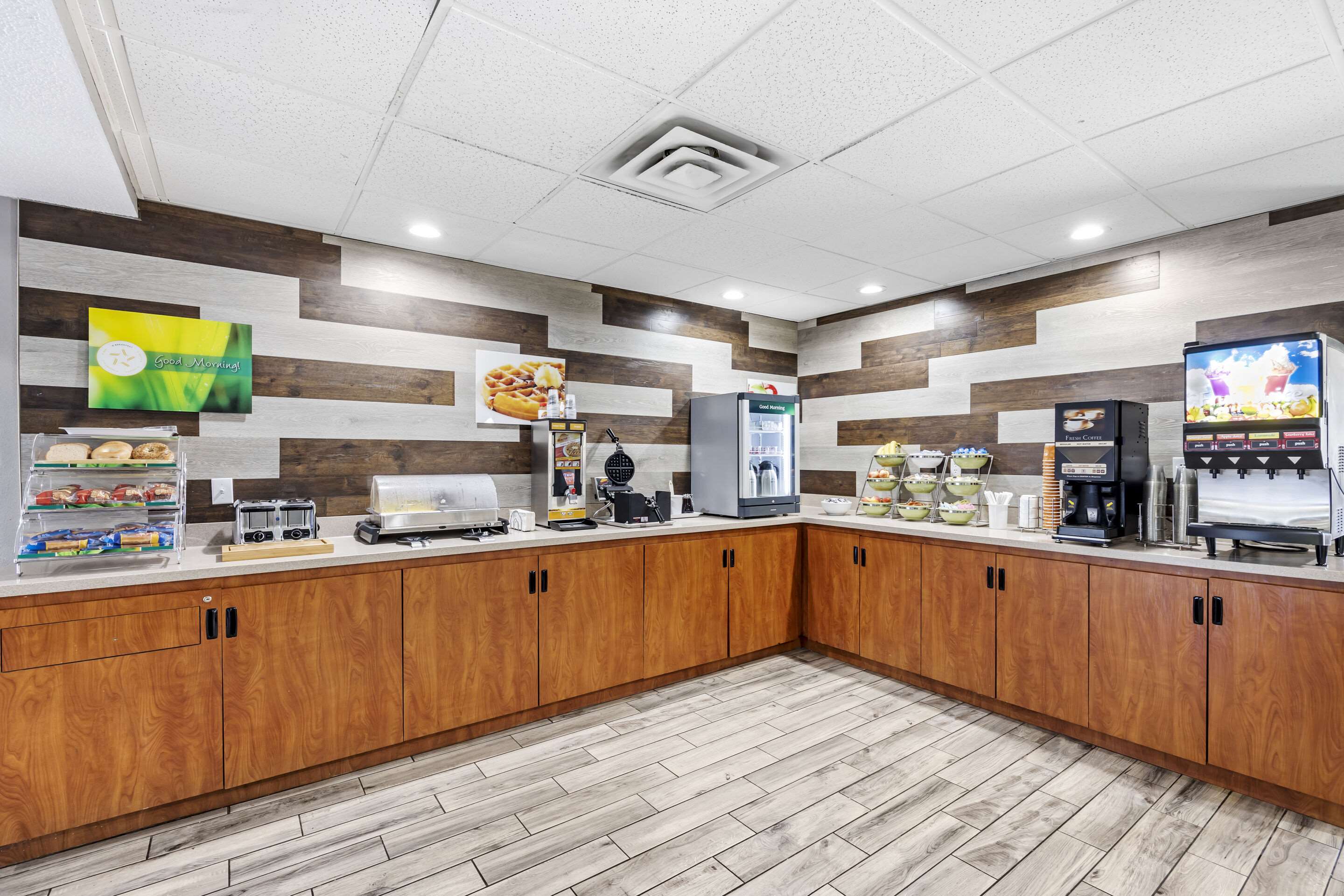 Breakfast area | Quality Inn