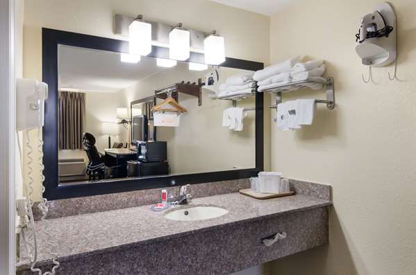  - Econo Lodge Kingsport - I-81, Exit 63
