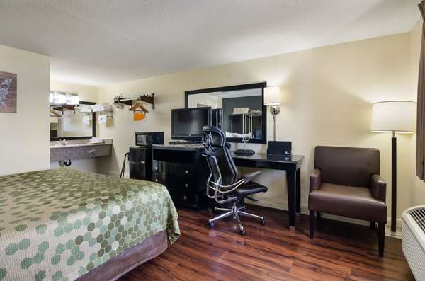  - Econo Lodge Kingsport - I-81, Exit 63