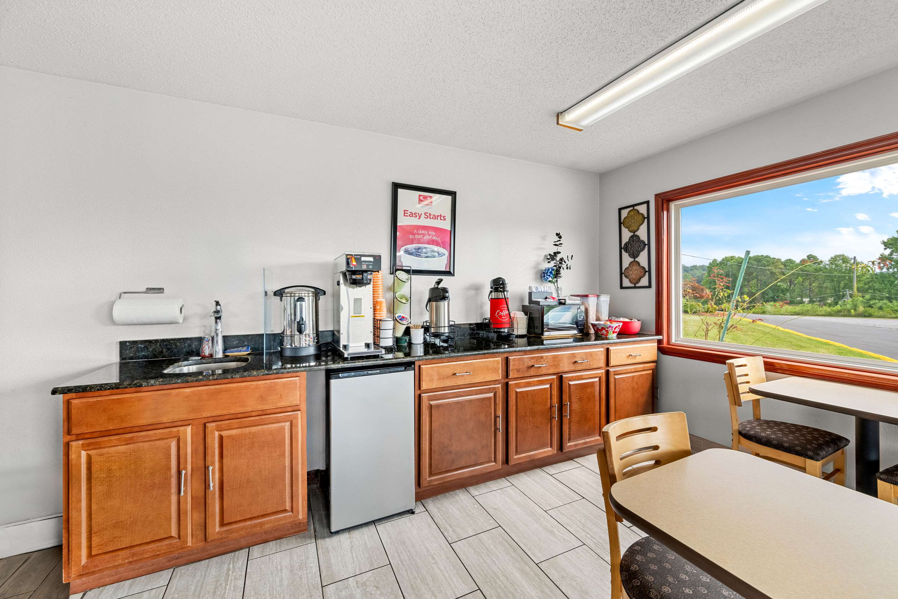 Breakfast area | Econo Lodge