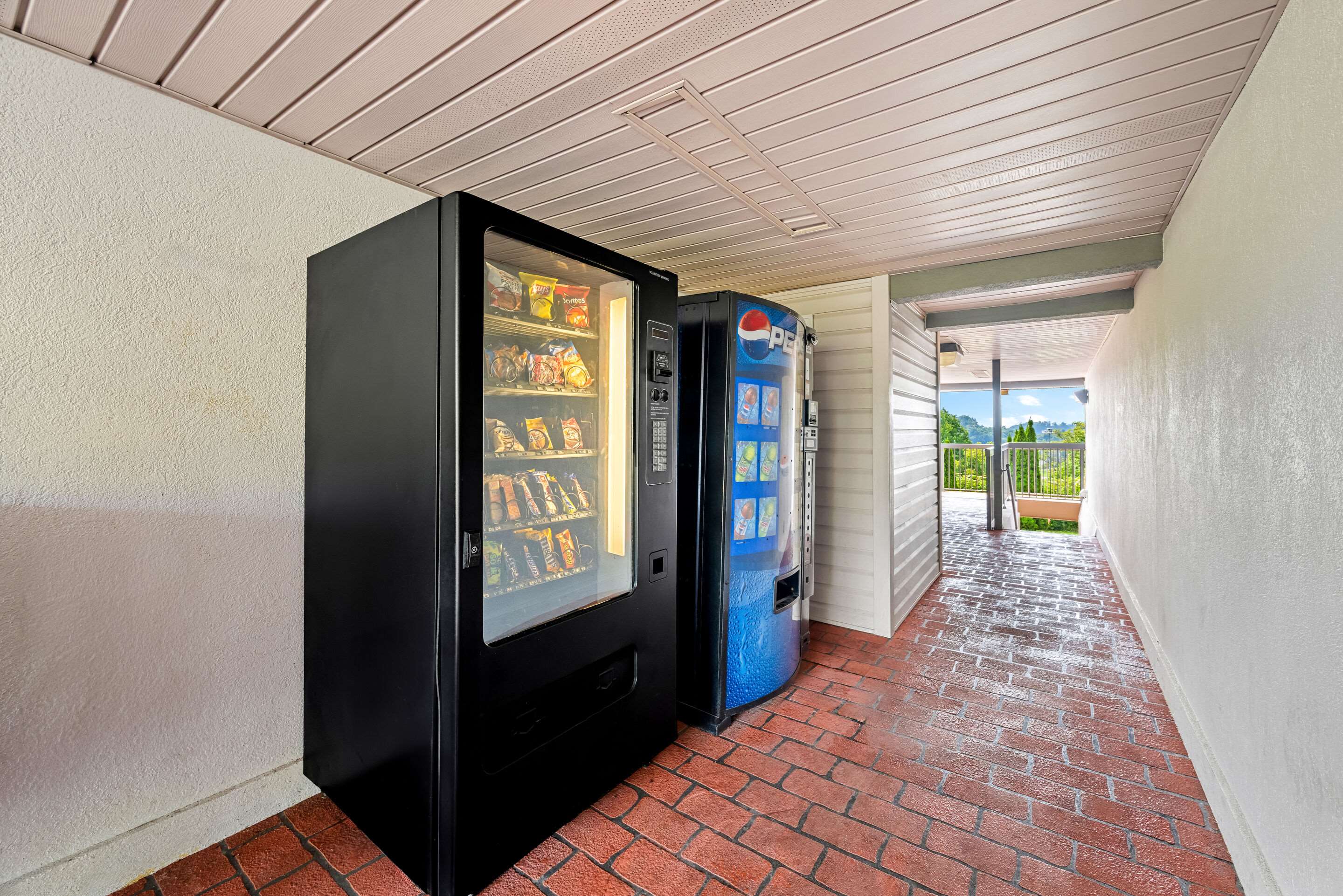 Hotel vending area | Econo Lodge