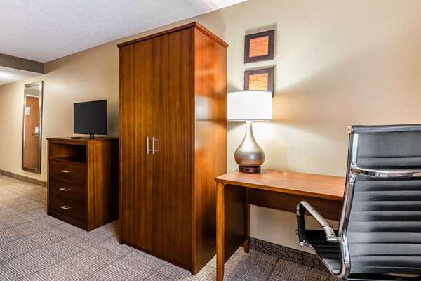  - Comfort Inn & Suites Airport Memphis - I-240, Exit 20