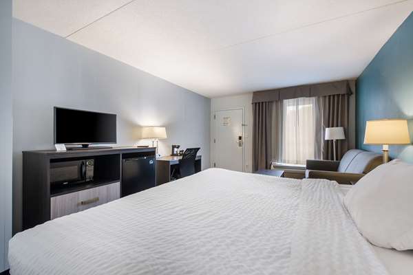  - Clarion Inn Cleveland - I-75, Exit 27