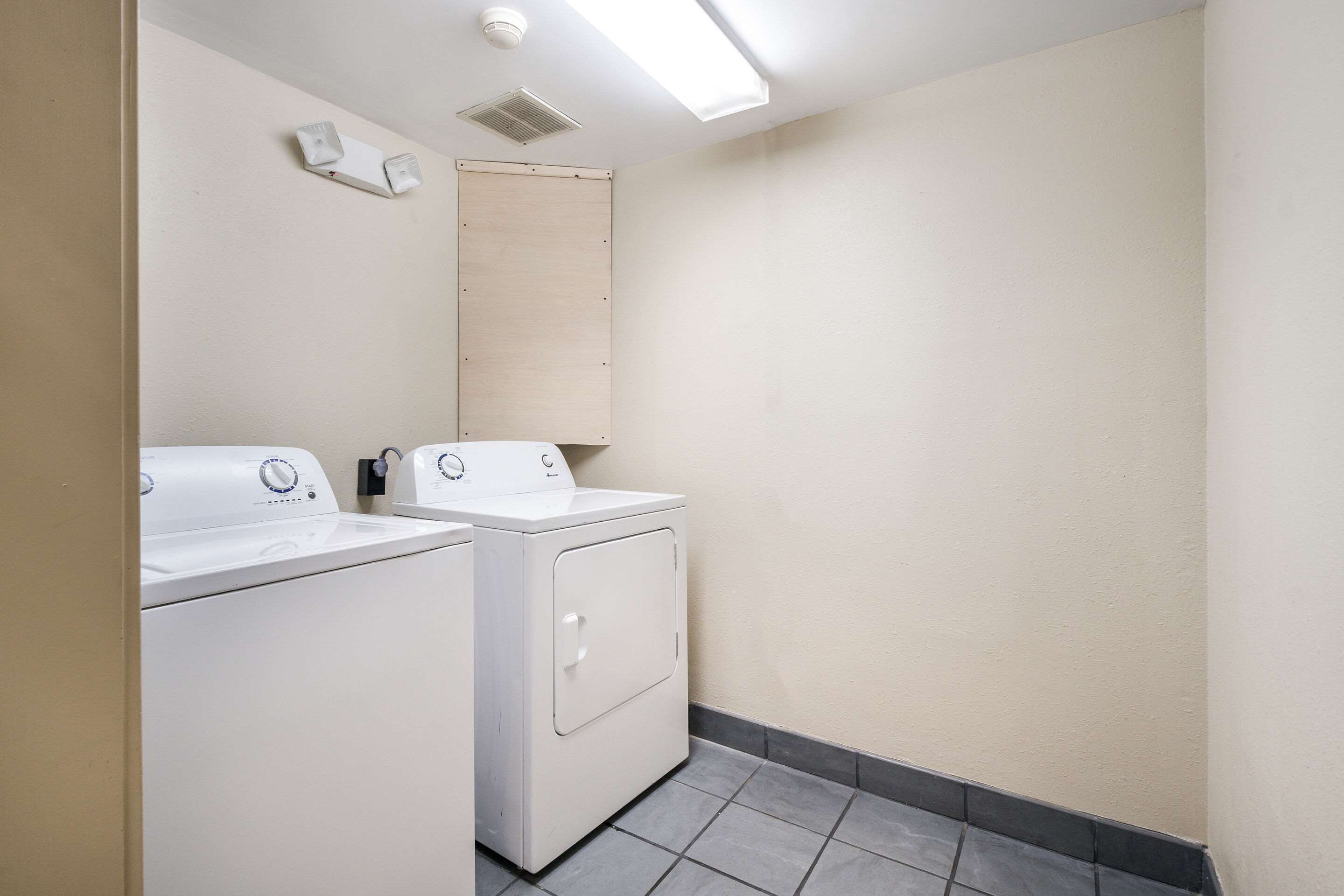 Guest laundry facilities | Clarion Inn