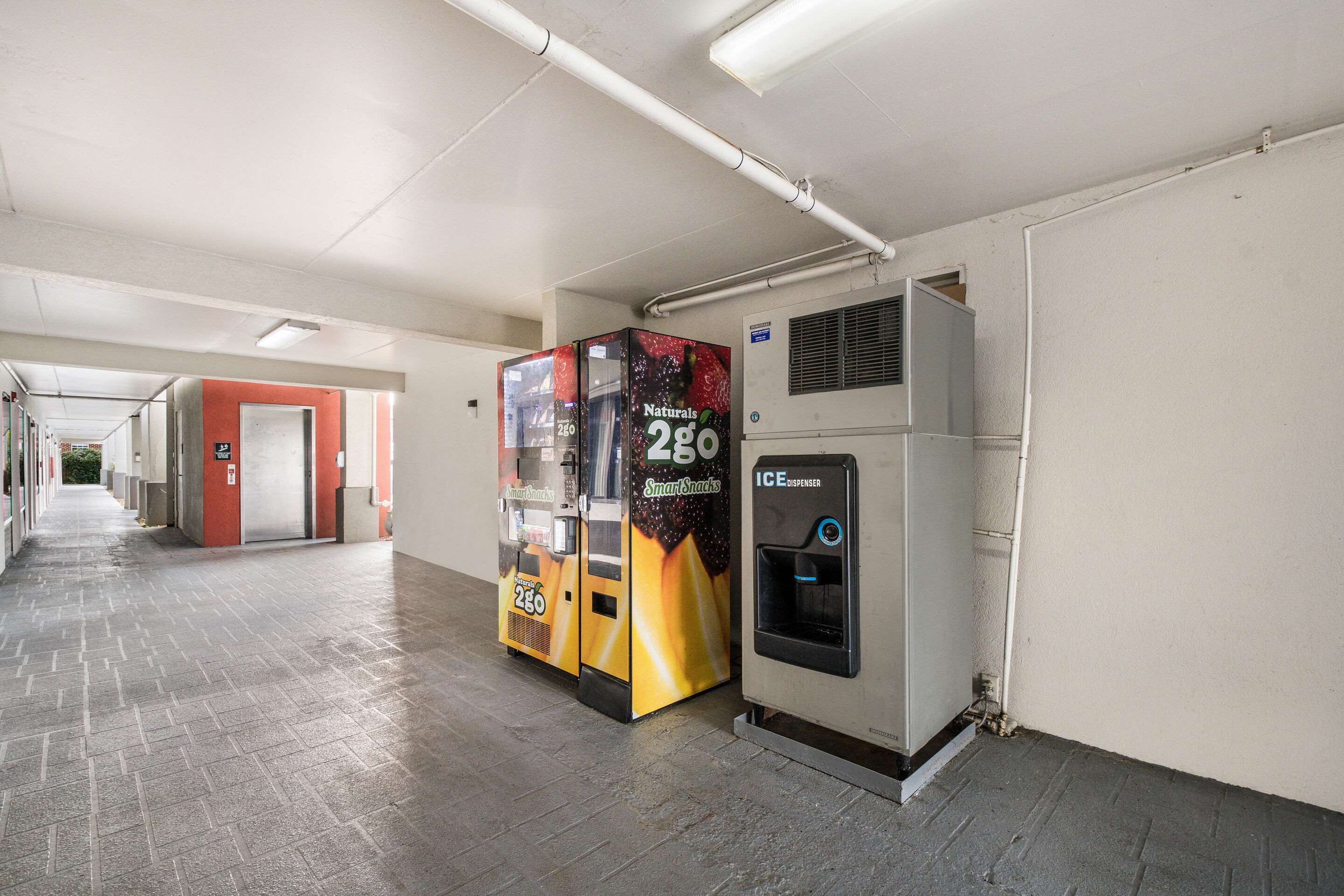 Hotel vending area | Clarion Inn