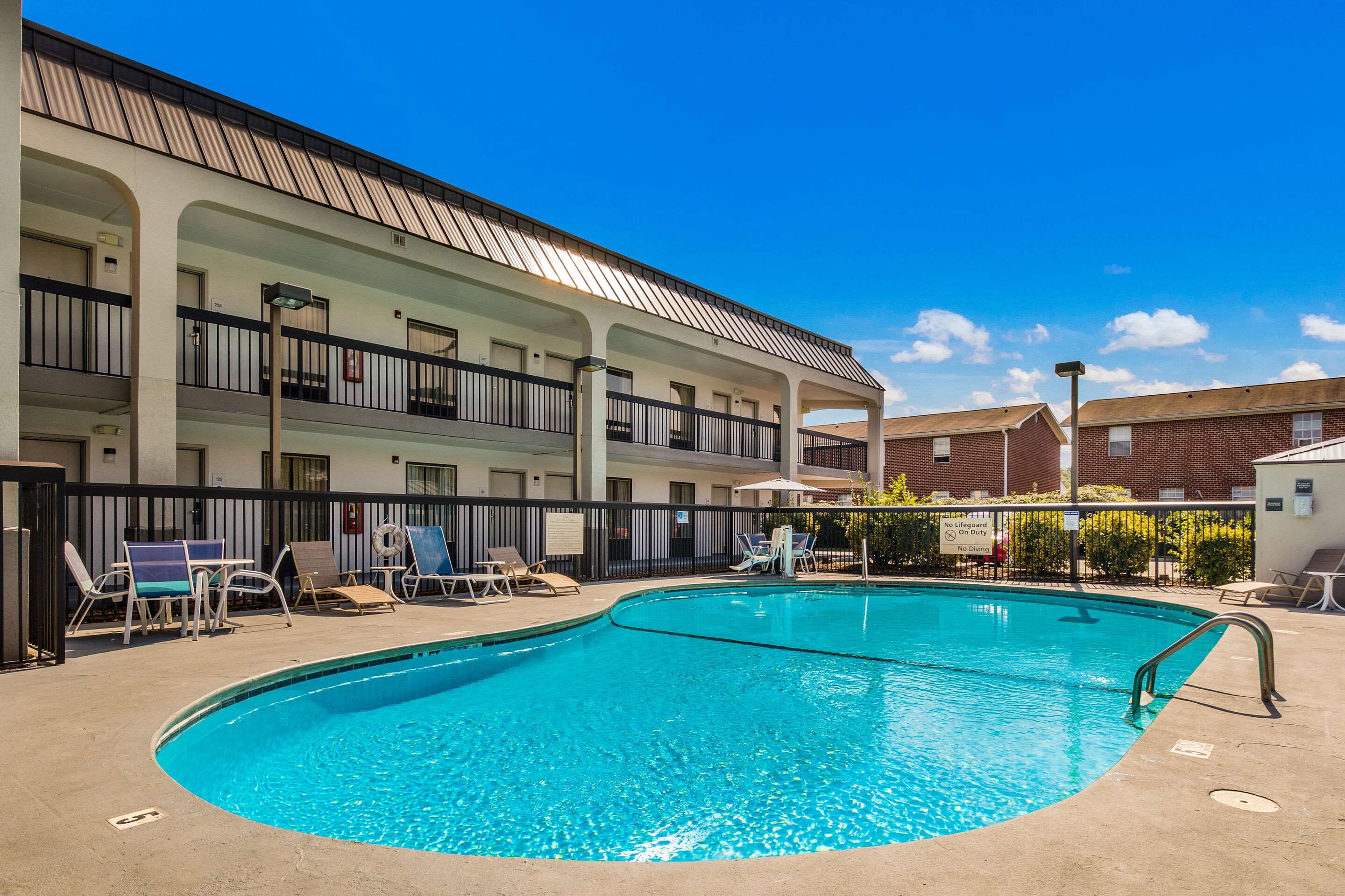 Outdoor pool | Clarion Inn