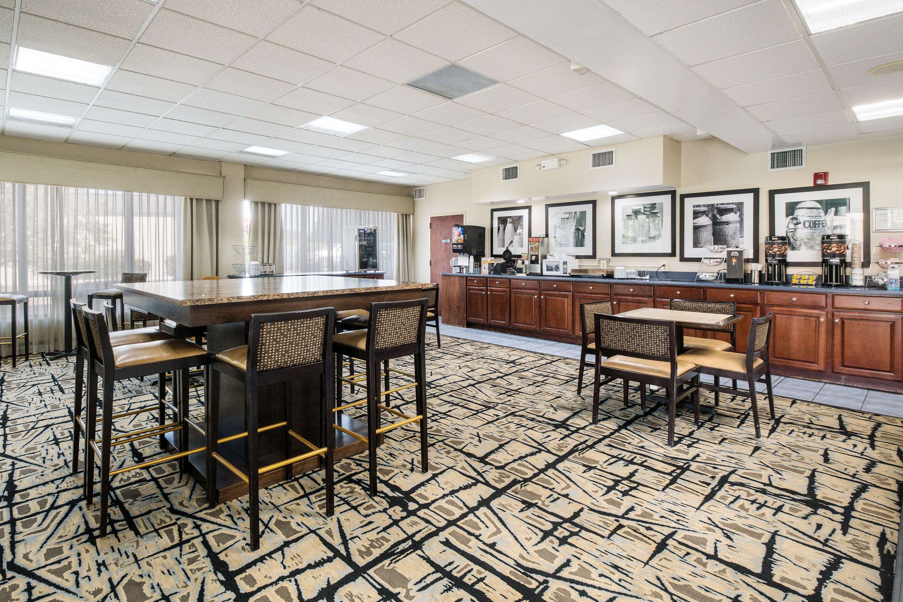 Breakfast area | Clarion Inn